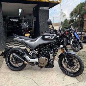 HUSQVARNA SVARTPILEN 401 2022 KM 2.388