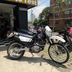 SUZUKI DR200 MODELO 2015 KM 18.249